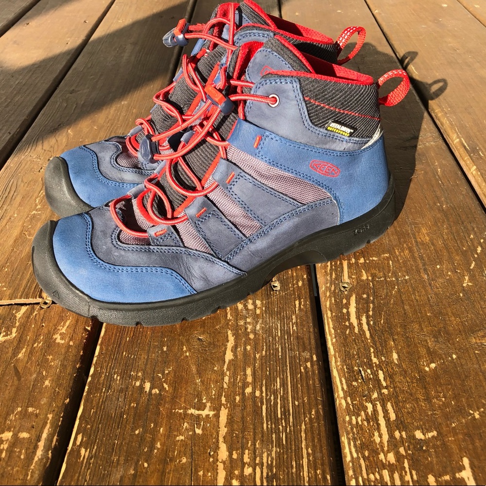 Keen Walking Shoe Boys sz 5